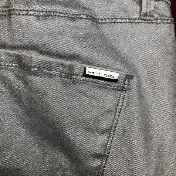 White House Black Market (WHBM) Low Rise Coated Skinny Ankle Jean Silver - Picture 6 of 9